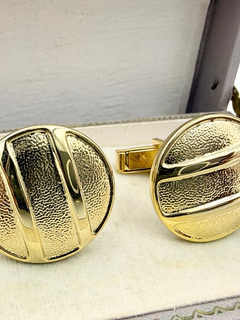 Honorable MCM Textured Round Gold Plated Retro Style Cufflinks